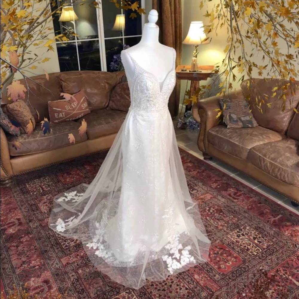 👰🍾White Silhouette Wedding Gown🍾👰